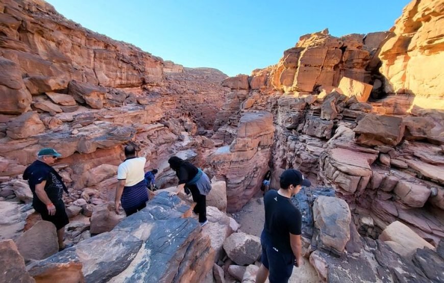 Escursione a Dahab e Canyon Colorato da Sharm el-Sheikh