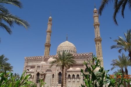 Tour del Quartiere El-Nour e Visita alla Moschea Al-Mustafa