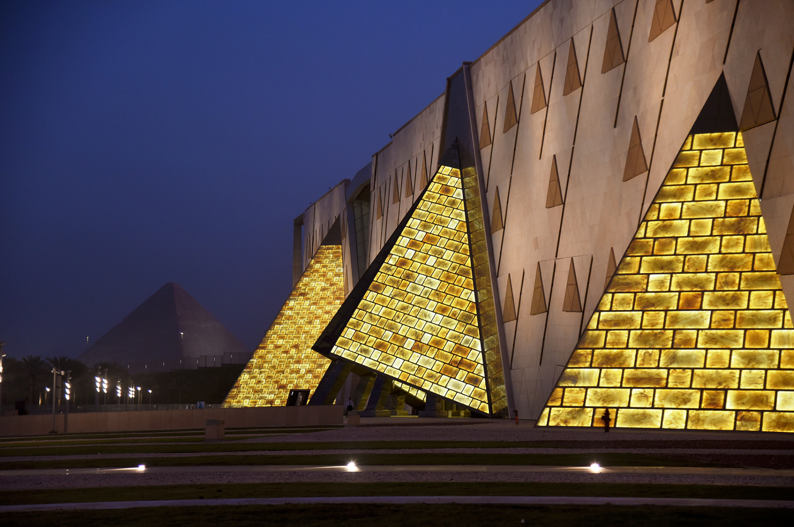 Escursione a Il Cairo in Bus con Visita al Nuovo Grand Egyptian Museum