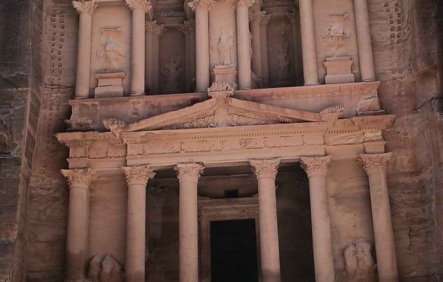 Escursione a Petra in Giordania da Sharm el-Sheikh (In Traghetto o Aereo)