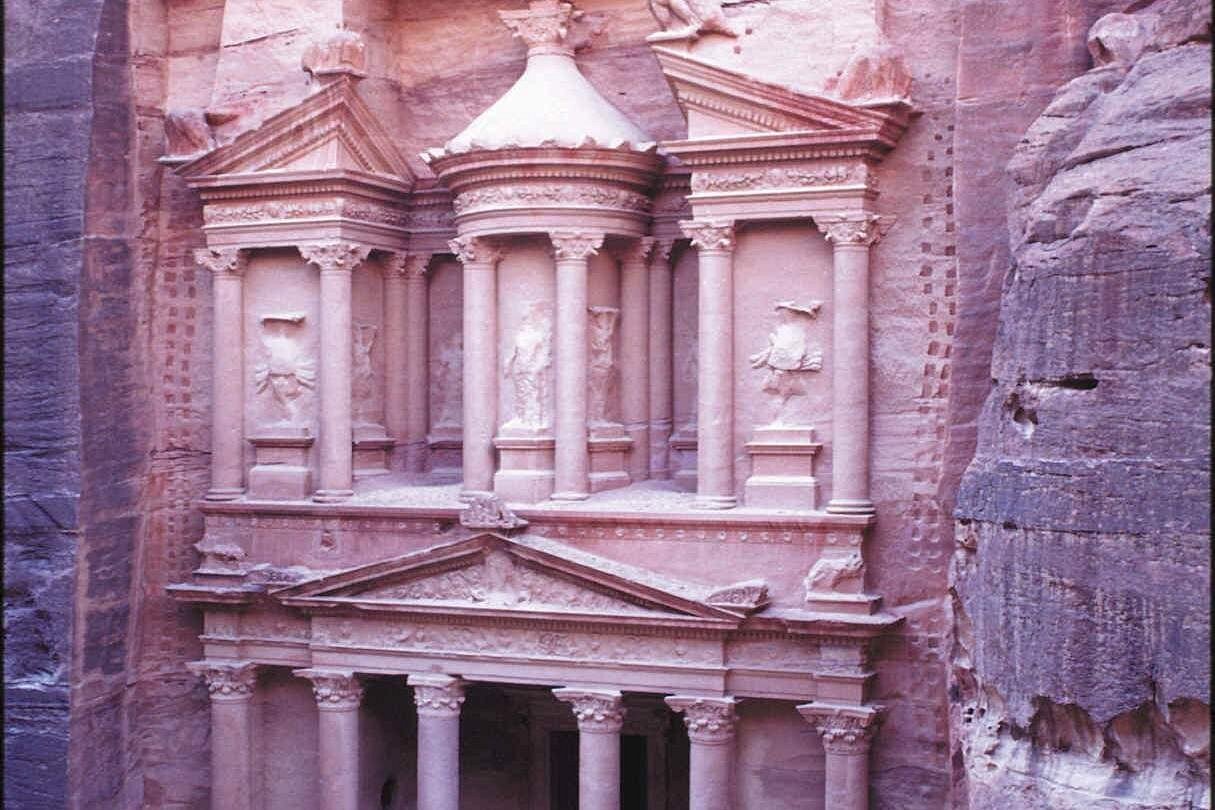 Escursione a Petra in Giordania da Sharm el-Sheikh (In Traghetto o Aereo)