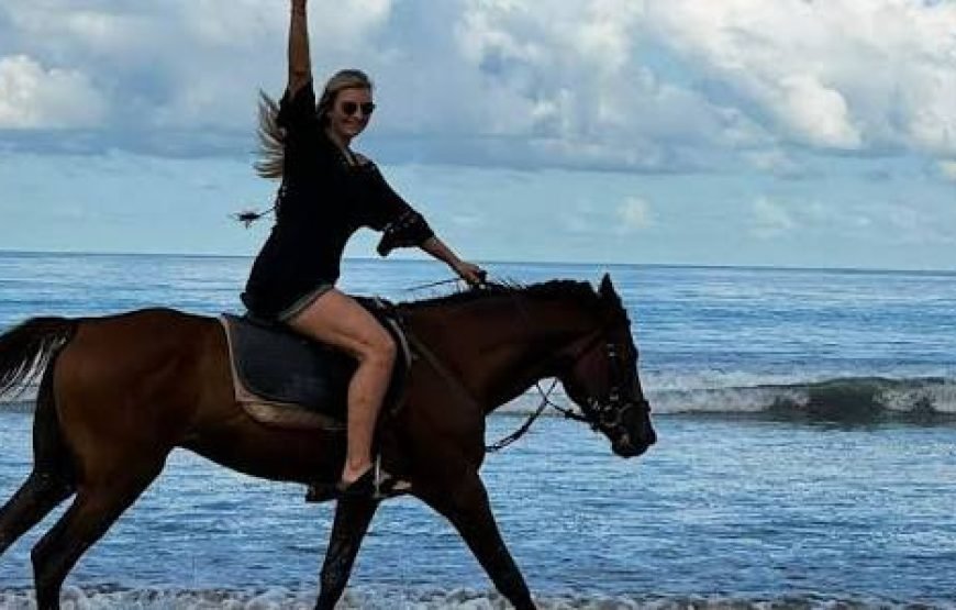Esperienza di equitazione sulla spiaggia