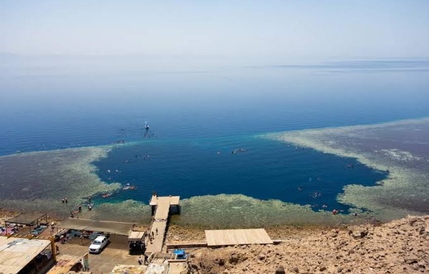 Passeggiata lungo la costa a Blue Hole e Dahab: un’esperienza indimenticabile.